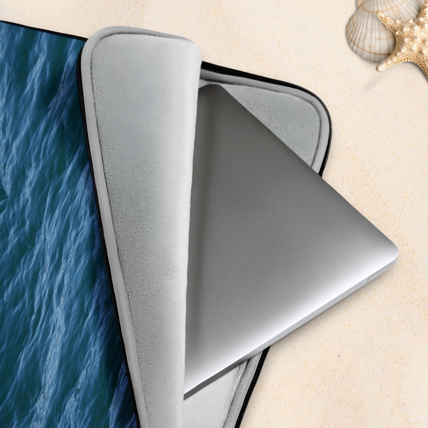 Laptop Sleeve: Texture of the Tide